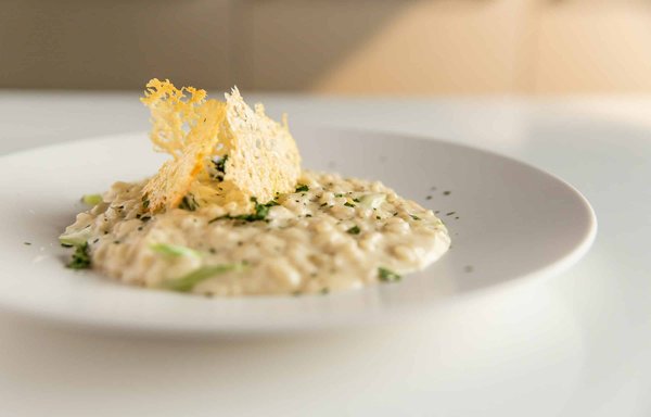 How to Craft a Gourmet Wild Mushroom Risotto with Truffle Oil Drizzle?
